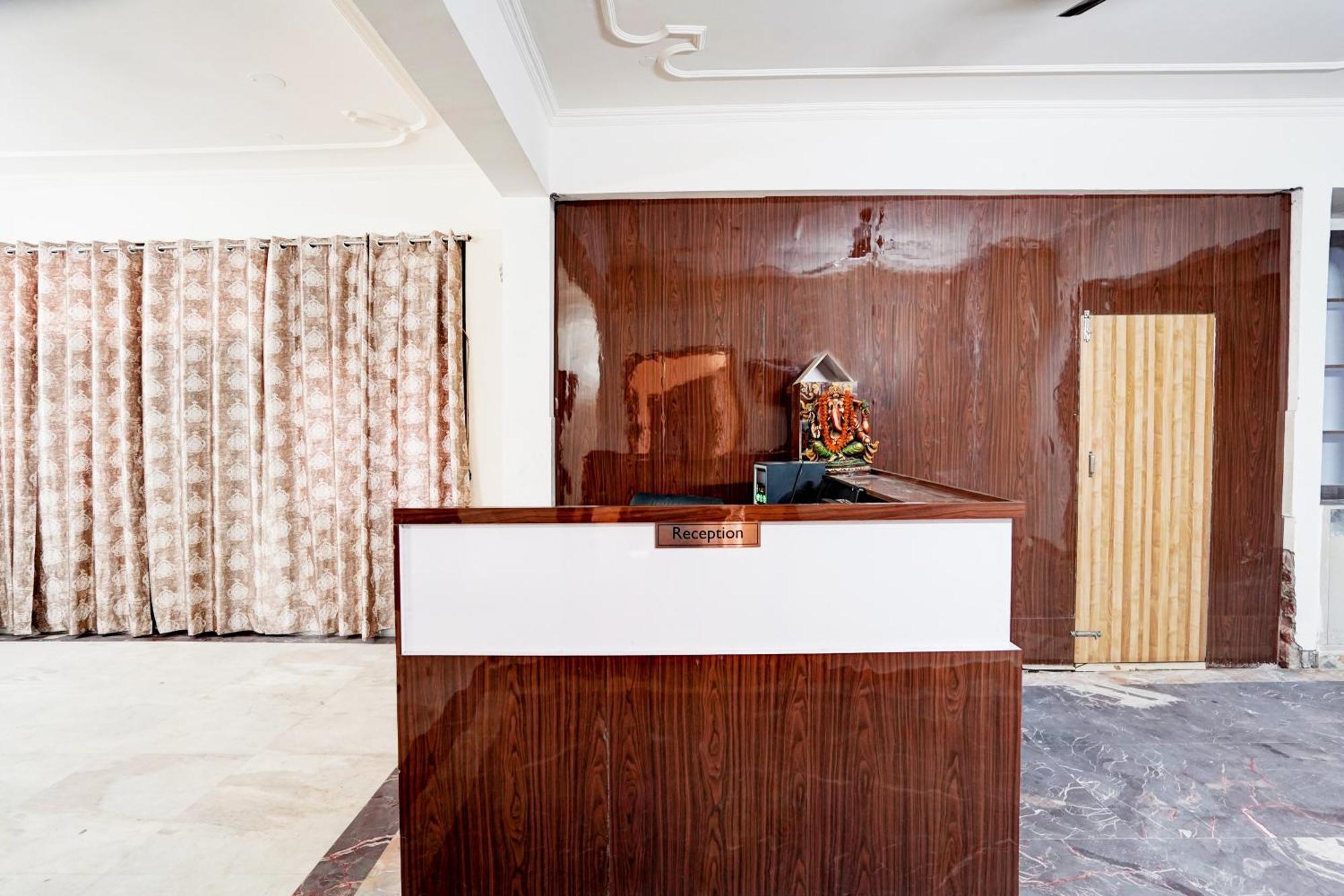 Hotel O Radisson Red Hotel & Restaurant Ghaziabad Exterior foto
